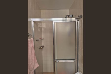 Apartamento à venda com 220m², 4 quartos e 2 vagas Apartamento à venda com 220m², 4 quartos e 2 vagasBANHEIRO DA SUITE 1
