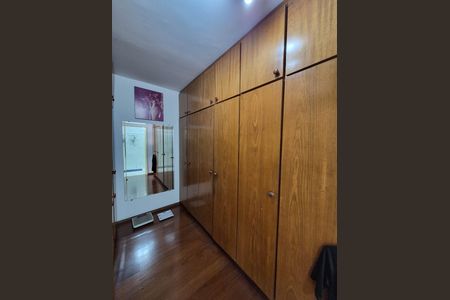 Apartamento à venda com 220m², 4 quartos e 2 vagas Apartamento à venda com 220m², 4 quartos e 2 vagasCLOSET DA SUITE 2