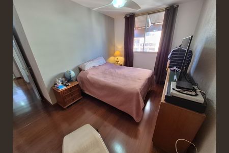 Apartamento à venda com 220m², 4 quartos e 2 vagas Apartamento à venda com 220m², 4 quartos e 2 vagasSUITE 2