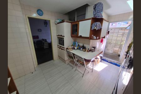 Apartamento à venda com 220m², 4 quartos e 2 vagas Apartamento à venda com 220m², 4 quartos e 2 vagasCOZINHA