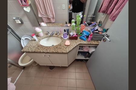 Apartamento à venda com 220m², 4 quartos e 2 vagas Apartamento à venda com 220m², 4 quartos e 2 vagasBANHEIRO DA SUITE 1