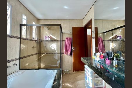 Casa à venda com 4 quartos, 320m² em Aparecida, Belo Horizonte
