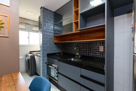 Cozinha de apartamento para alugar com 3 quartos, 84m² em Jardim das Palmas, São Paulo