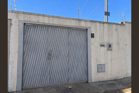 Fachada de casa à venda com 2 quartos, 88m² em Jardim Alphaville, Goiânia