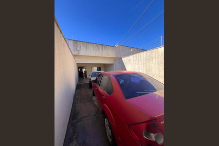Garagem de casa à venda com 2 quartos, 88m² em Jardim Alphaville, Goiânia