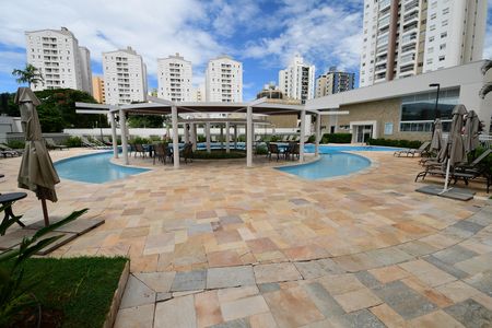 Apartamento à venda com 74m², 2 quartos e 2 vagasÁrea comum - Piscina