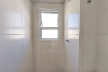 Banheiro de apartamento à venda com 2 quartos, 50m² em Jardim do Lago Continuacao, Campinas