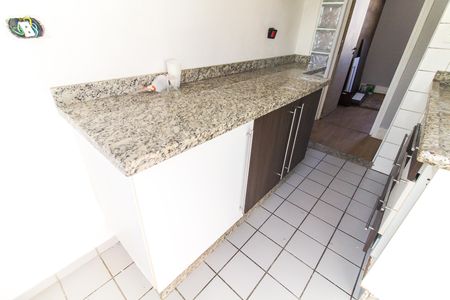 Cozinha de apartamento para alugar com 2 quartos, 48m² em Jardim Fiorelo, São Paulo