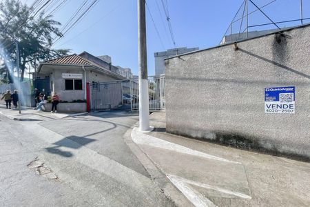 Fachada de casa de condomínio à venda com 2 quartos, 49m² em Metalúrgicos, Osasco