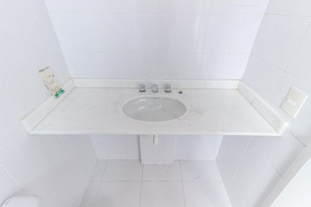 Apartamento à venda com 77m², 3 quartos e 2 vagas Apartamento à venda com 77m², 3 quartos e 2 vagasBanheiro da Suíte