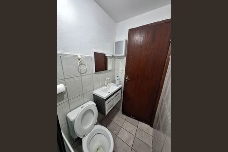 Banheiro de apartamento para alugar com 2 quartos, 45m² em Santa Rosa, Niterói