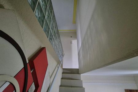 Casa à venda com 100m², 3 quartos e 3 vagasEscada 