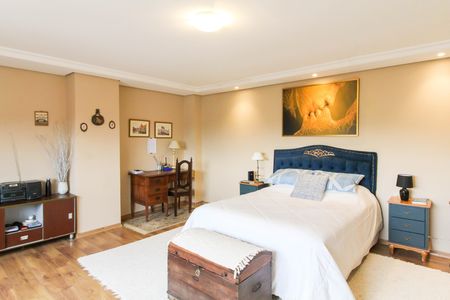 Casa à venda com 550m², 6 quartos e 4 vagas Casa à venda com 550m², 6 quartos e 4 vagasSuíte 3
