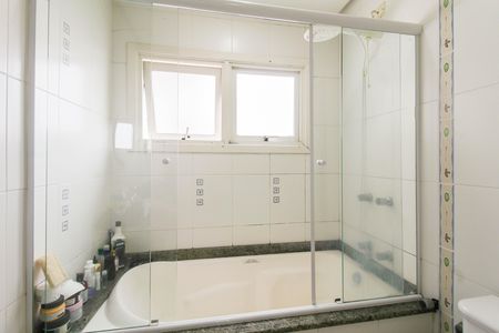 Casa à venda com 550m², 6 quartos e 4 vagas Casa à venda com 550m², 6 quartos e 4 vagasBanheiro da Suíte 2