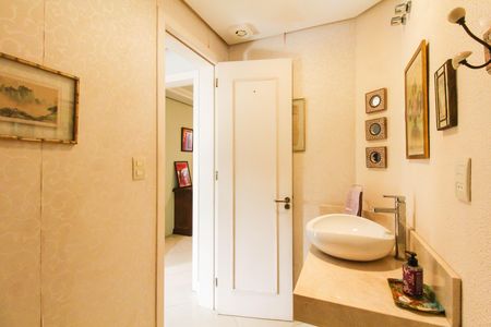 Casa à venda com 550m², 6 quartos e 4 vagas Casa à venda com 550m², 6 quartos e 4 vagasLavabo