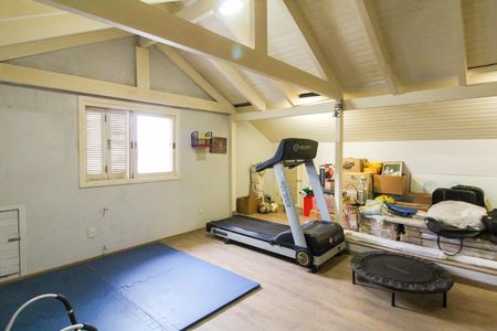 Casa à venda com 550m², 6 quartos e 4 vagas Casa à venda com 550m², 6 quartos e 4 vagasSótão
