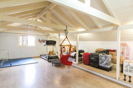 Casa à venda com 550m², 6 quartos e 4 vagas Casa à venda com 550m², 6 quartos e 4 vagasSótão