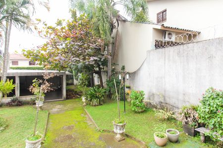 Casa à venda com 550m², 6 quartos e 4 vagas Casa à venda com 550m², 6 quartos e 4 vagasÁrea externa