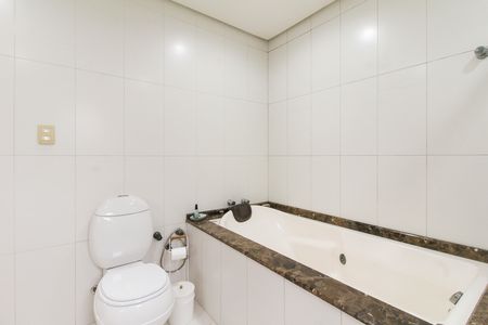 Banheiro da Suíte 3 de casa à venda com 6 quartos, 550m² em Marechal Rondon, Canoas