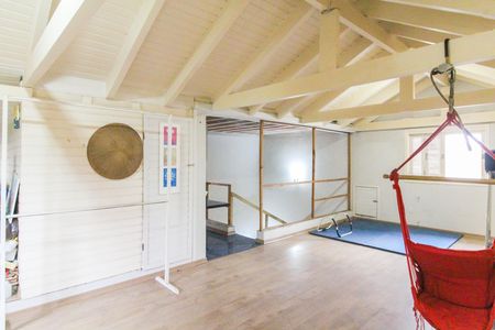 Casa à venda com 550m², 6 quartos e 4 vagas Casa à venda com 550m², 6 quartos e 4 vagasSótão