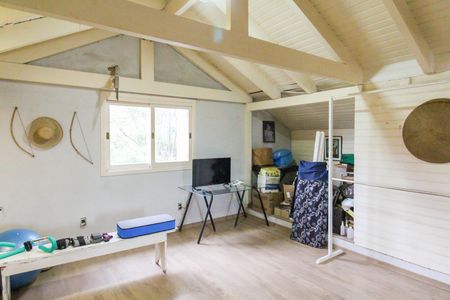 Casa à venda com 550m², 6 quartos e 4 vagas Casa à venda com 550m², 6 quartos e 4 vagasSótão