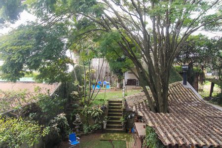 Casa à venda com 550m², 6 quartos e 4 vagas Casa à venda com 550m², 6 quartos e 4 vagasÁrea externa