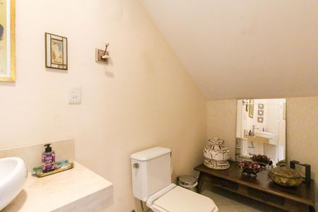 Casa à venda com 550m², 6 quartos e 4 vagas Casa à venda com 550m², 6 quartos e 4 vagasLavabo