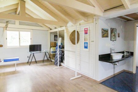 Casa à venda com 550m², 6 quartos e 4 vagas Casa à venda com 550m², 6 quartos e 4 vagasSótão
