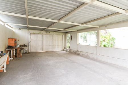 Casa à venda com 550m², 6 quartos e 4 vagas Casa à venda com 550m², 6 quartos e 4 vagasGaragem