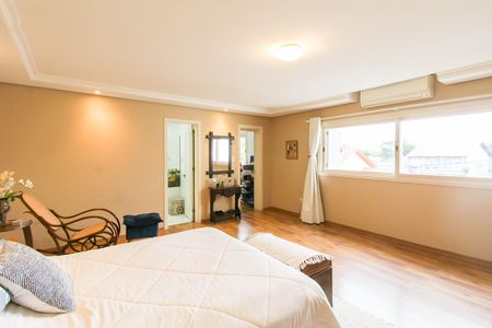 Casa à venda com 550m², 6 quartos e 4 vagas Casa à venda com 550m², 6 quartos e 4 vagasSuíte 3