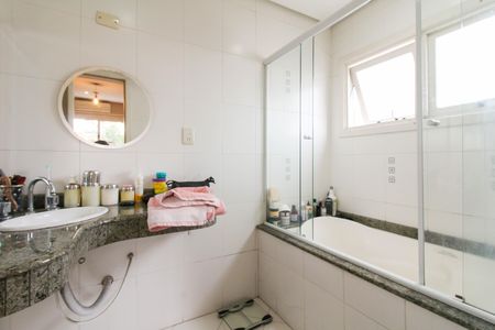 Casa à venda com 550m², 6 quartos e 4 vagas Casa à venda com 550m², 6 quartos e 4 vagasBanheiro da Suíte 2