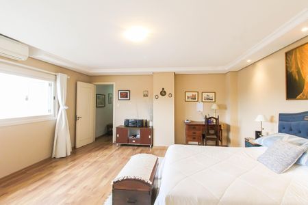 Casa à venda com 550m², 6 quartos e 4 vagas Casa à venda com 550m², 6 quartos e 4 vagasSuíte 3
