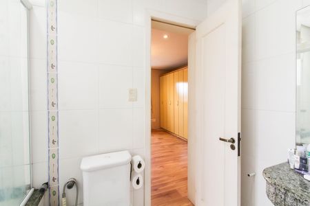 Casa à venda com 550m², 6 quartos e 4 vagas Casa à venda com 550m², 6 quartos e 4 vagasBanheiro da Suíte 2