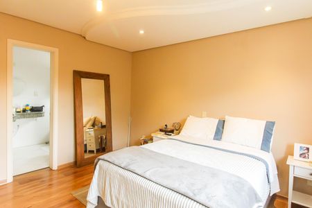 Casa à venda com 550m², 6 quartos e 4 vagas Casa à venda com 550m², 6 quartos e 4 vagasSuíte 2