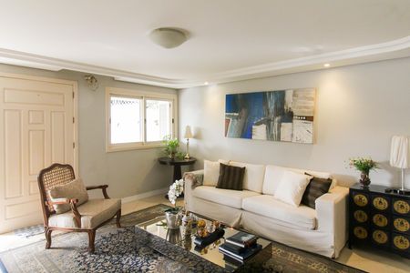 Casa à venda com 550m², 6 quartos e 4 vagas Casa à venda com 550m², 6 quartos e 4 vagasSala 1