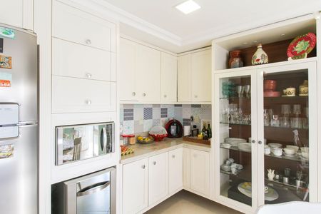 Casa à venda com 550m², 6 quartos e 4 vagas Casa à venda com 550m², 6 quartos e 4 vagasCozinha