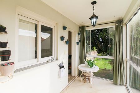 Casa à venda com 550m², 6 quartos e 4 vagas Casa à venda com 550m², 6 quartos e 4 vagasÁrea de Serviço
