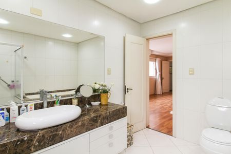 Casa à venda com 550m², 6 quartos e 4 vagas Casa à venda com 550m², 6 quartos e 4 vagasBanheiro da Suíte 3