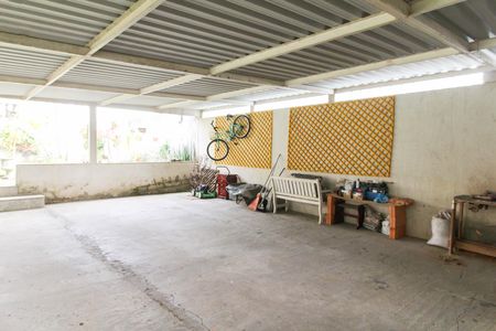 Casa à venda com 550m², 6 quartos e 4 vagas Casa à venda com 550m², 6 quartos e 4 vagasGaragem