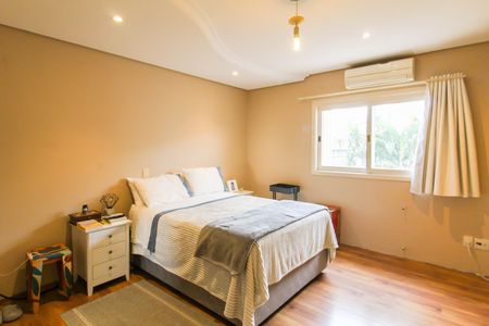 Casa à venda com 550m², 6 quartos e 4 vagas Casa à venda com 550m², 6 quartos e 4 vagasSuíte 2