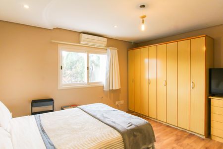 Casa à venda com 550m², 6 quartos e 4 vagas Casa à venda com 550m², 6 quartos e 4 vagasSuíte 2