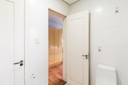Casa à venda com 550m², 6 quartos e 4 vagas Casa à venda com 550m², 6 quartos e 4 vagasBanheiro da Suíte 1