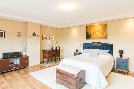 Casa à venda com 550m², 6 quartos e 4 vagas Casa à venda com 550m², 6 quartos e 4 vagasSuíte 3