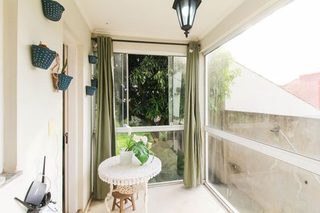 Casa à venda com 550m², 6 quartos e 4 vagas Casa à venda com 550m², 6 quartos e 4 vagasÁrea de Serviço