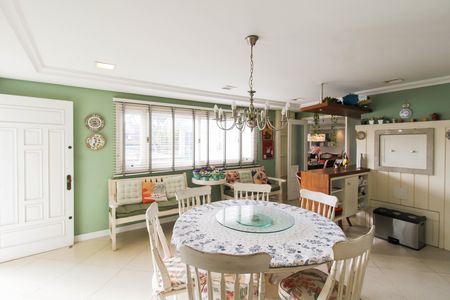 Casa à venda com 550m², 6 quartos e 4 vagas Casa à venda com 550m², 6 quartos e 4 vagasCozinha