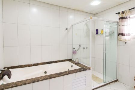 Casa à venda com 550m², 6 quartos e 4 vagas Casa à venda com 550m², 6 quartos e 4 vagasBanheiro da Suíte 3