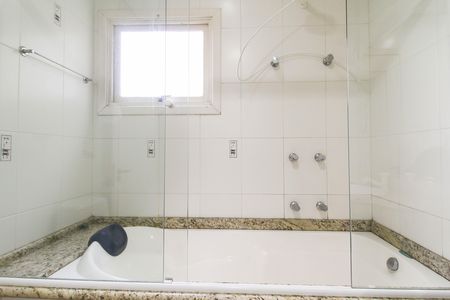 Casa à venda com 550m², 6 quartos e 4 vagas Casa à venda com 550m², 6 quartos e 4 vagasBanheiro da Suíte 1
