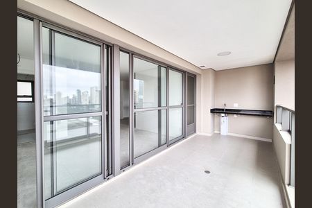 Apartamento à venda com 81m², 2 quartos e 1 vaga Apartamento à venda com 81m², 2 quartos e 1 vagaVaranda