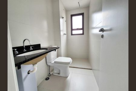 Apartamento à venda com 81m², 2 quartos e 1 vaga Apartamento à venda com 81m², 2 quartos e 1 vagaBanheiro da Suíte