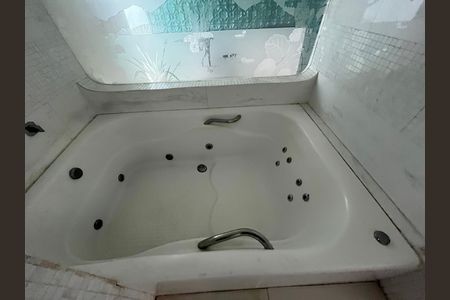 Banheiro da Suíte 1 de casa para alugar com 3 quartos, 1000m² em Real Parque, São Paulo